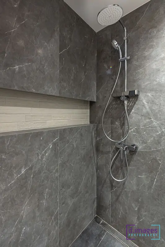 Φωτογράφιση διαμέρισμα Airbnb, στήλη ντούζ μπάνιου, λουτρού.