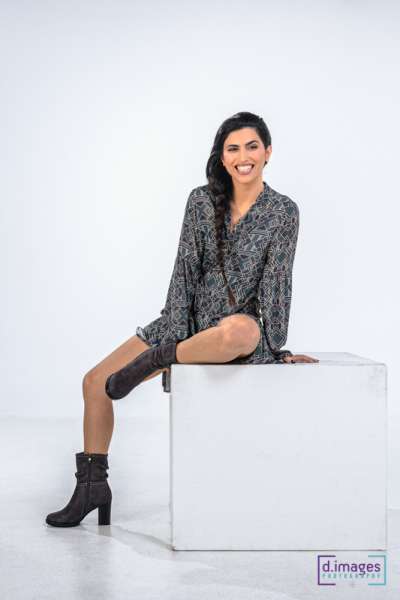 φωτογράφιση-μόδας-σε-studio-με-μοντέλο-γυναίκα-σε-κύβο-νο4