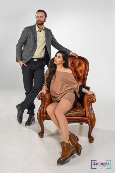 Φωτογράφιση μόδας σε Studio με μοντέλα σε καρέκλα