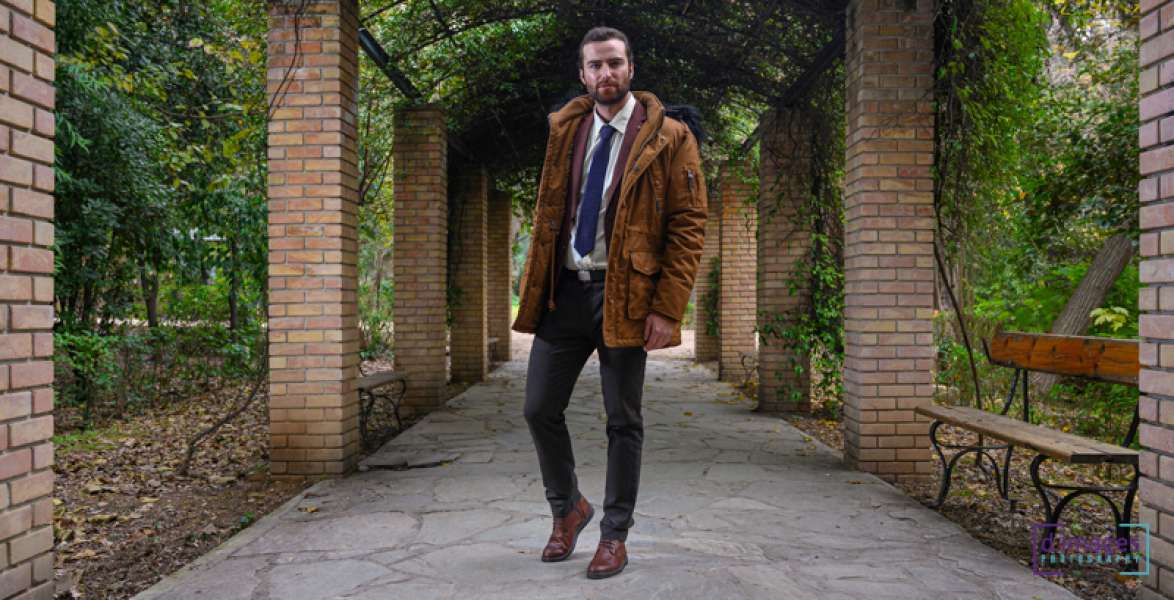 Φωτογράφιση μόδας με μοντέλο άνδρα σε κήπο Νο3